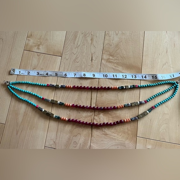 Triple-strand semiprecious stone statement necklace turquoise pink - Picture 8 of 9